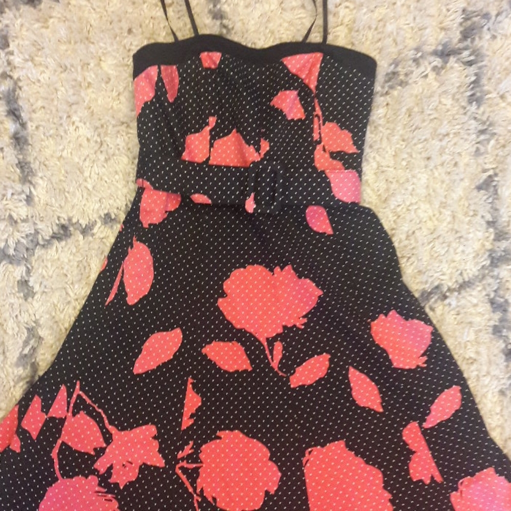 NEW NWT- Strapless Dress . Size 4.